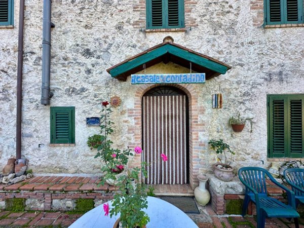 casa indipendente in vendita a Torricella in Sabina in zona Oliveto