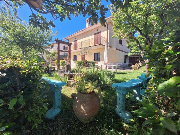 appartamento in vendita a Torricella in Sabina in zona Ornaro