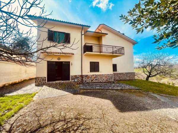 casa indipendente in vendita a Torricella in Sabina
