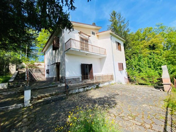 casa indipendente in vendita a Torricella in Sabina