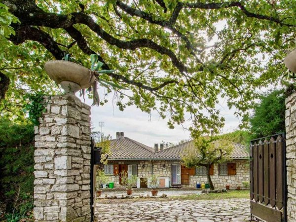 casa indipendente in vendita a Torricella in Sabina