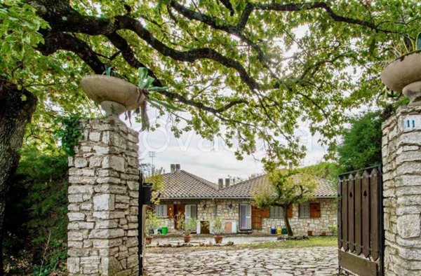 casa indipendente in vendita a Torricella in Sabina