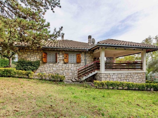 casa indipendente in vendita a Torricella in Sabina