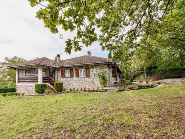 casa indipendente in vendita a Torricella in Sabina