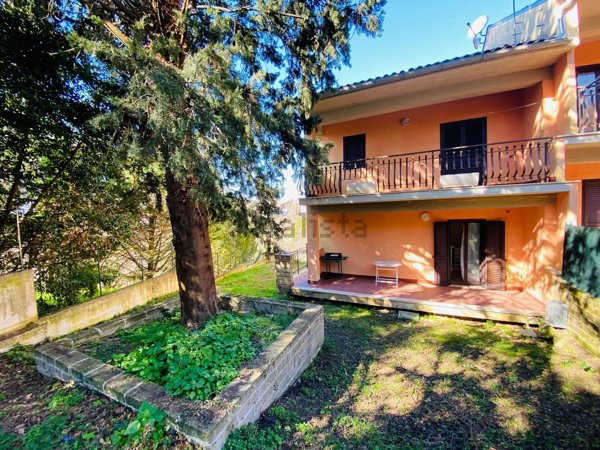 casa indipendente in vendita a Torricella in Sabina