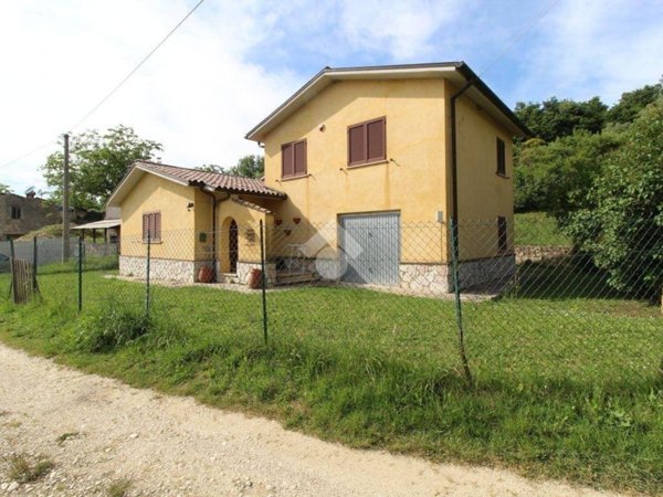 casa indipendente in vendita a Torricella in Sabina