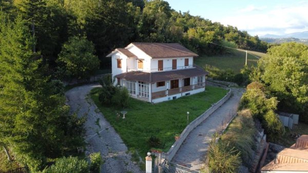 casa indipendente in vendita a Torricella in Sabina in zona Ornaro