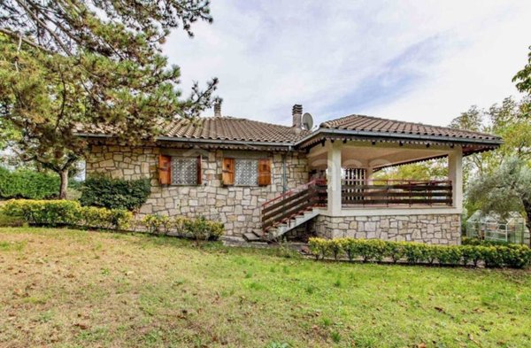 casa indipendente in vendita a Torricella in Sabina