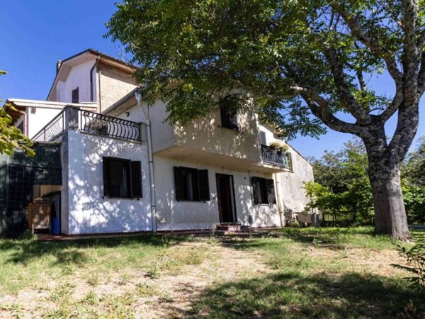 casa indipendente in vendita a Torricella in Sabina