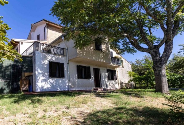 casa indipendente in vendita a Torricella in Sabina
