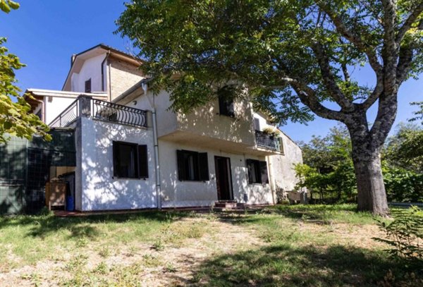 casa indipendente in vendita a Torricella in Sabina