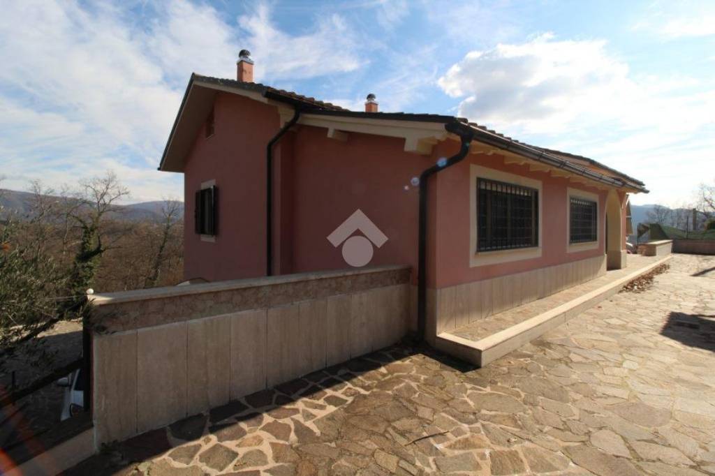 casa indipendente in vendita a Torricella in Sabina