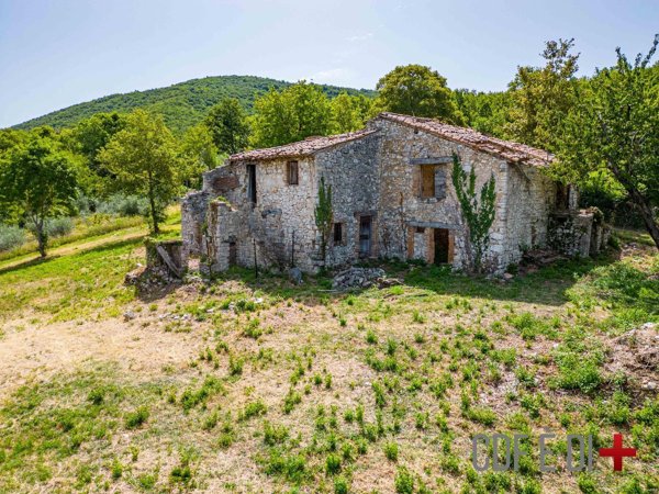 casa indipendente in vendita a Torricella in Sabina in zona Oliveto