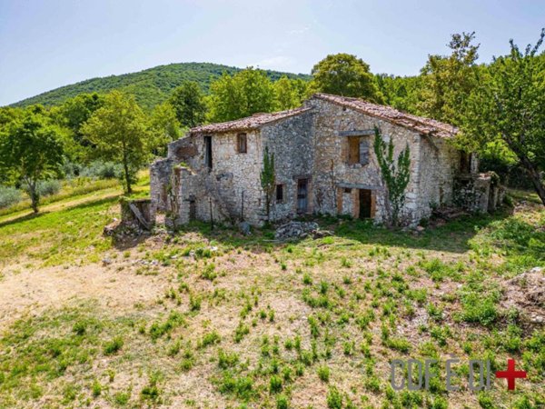 casa indipendente in vendita a Torricella in Sabina in zona Oliveto