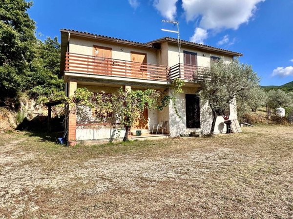 casa indipendente in vendita a Torricella in Sabina in zona Oliveto