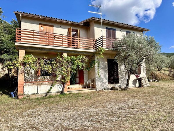 casa indipendente in vendita a Torricella in Sabina in zona Oliveto