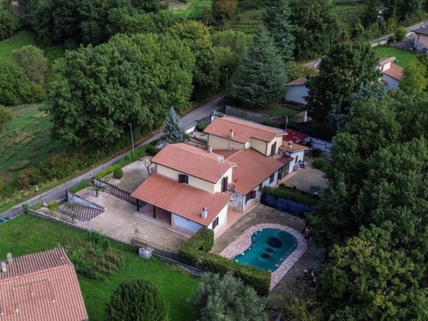 casa indipendente in vendita a Torricella in Sabina in zona Ornaro