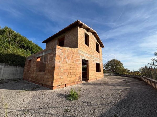 casa indipendente in vendita a Torricella in Sabina