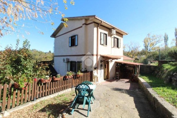 casa indipendente in vendita a Torricella in Sabina in zona Ornaro