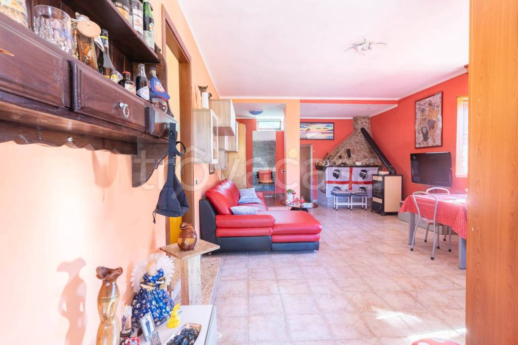 appartamento in vendita a Torricella in Sabina in zona Oliveto