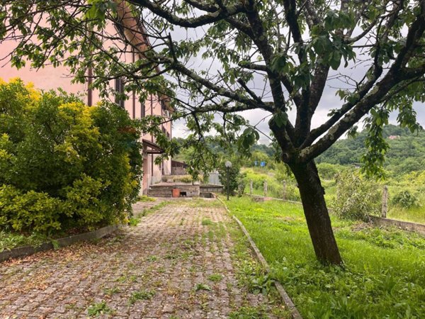 casa indipendente in vendita a Torricella in Sabina in zona Ornaro