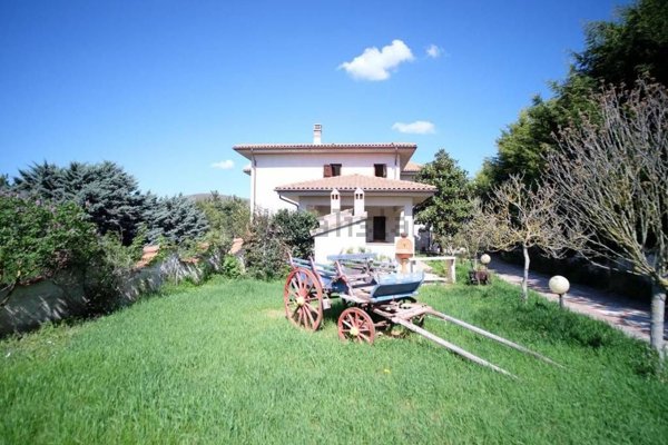 casa indipendente in vendita a Torricella in Sabina in zona Ornaro