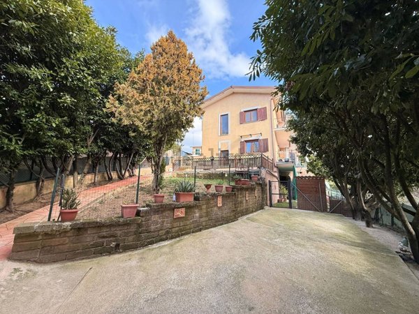 casa indipendente in vendita a Torricella in Sabina