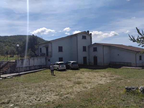 casa indipendente in vendita a Torricella in Sabina in zona Oliveto
