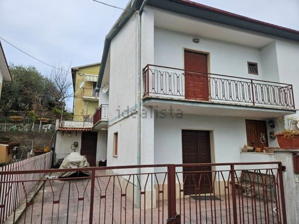casa indipendente in vendita a Torricella in Sabina