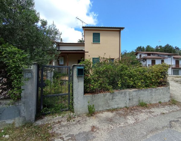 appartamento in vendita a Torricella in Sabina in zona Oliveto