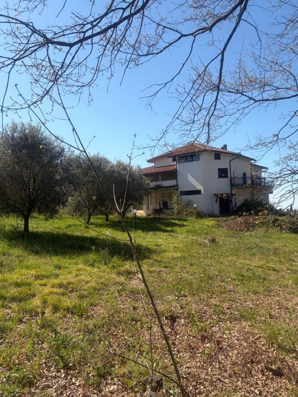 casa indipendente in vendita a Torricella in Sabina in zona Capannaccia