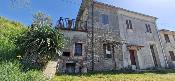 appartamento in vendita a Torricella in Sabina in zona Ornaro