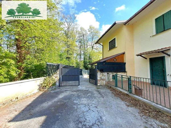 casa indipendente in vendita a Torricella in Sabina