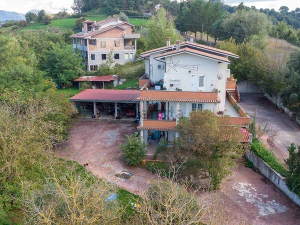 casa indipendente in vendita a Torricella in Sabina in zona Ornaro