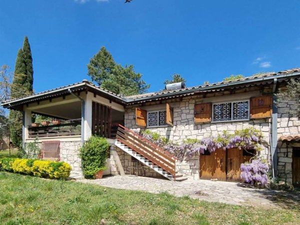 casa indipendente in vendita a Torricella in Sabina in zona Vallicelli