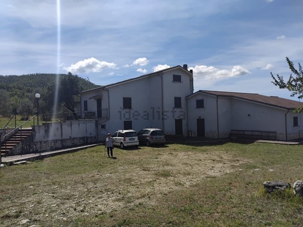casa indipendente in vendita a Torricella in Sabina in zona Oliveto
