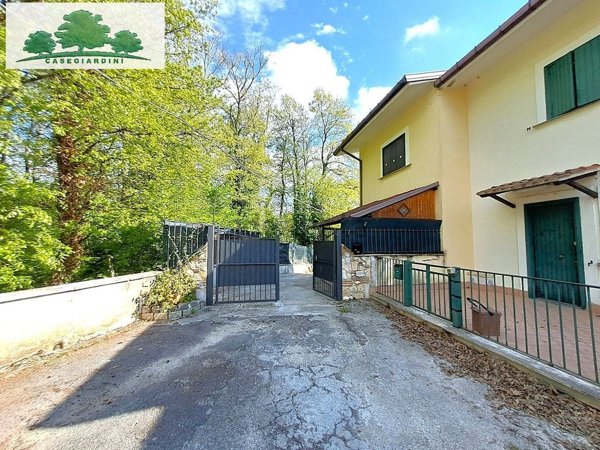 casa indipendente in vendita a Torricella in Sabina in zona Vallicelli