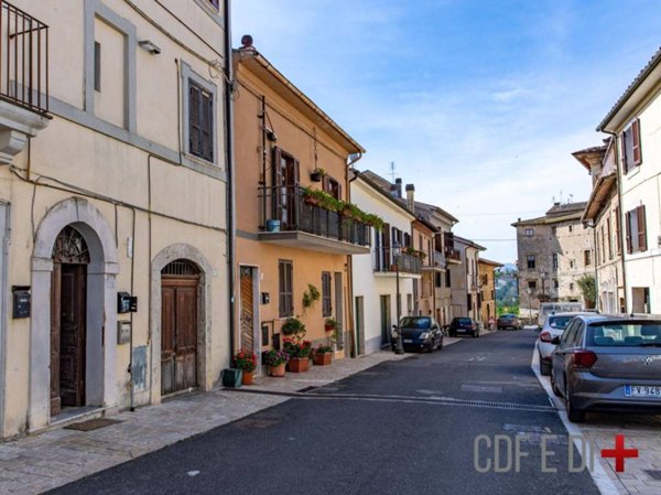 appartamento in vendita a Torricella in Sabina in zona Vallicelli