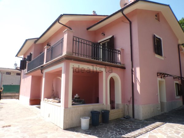 casa indipendente in vendita a Torricella in Sabina in zona Vallicelli