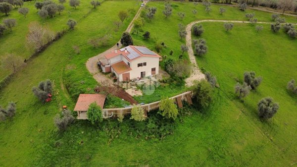casa indipendente in vendita a Torri in Sabina