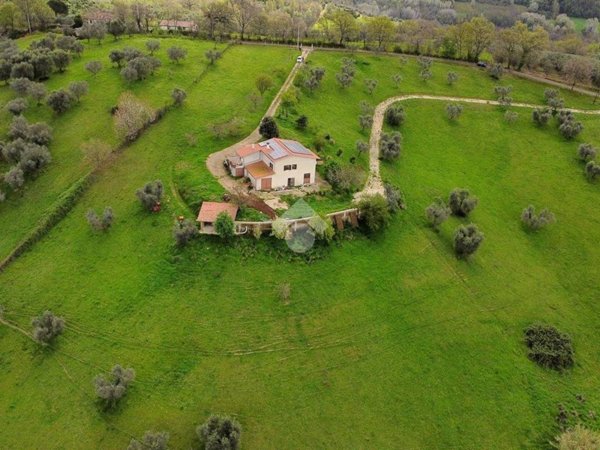casa indipendente in vendita a Torri in Sabina