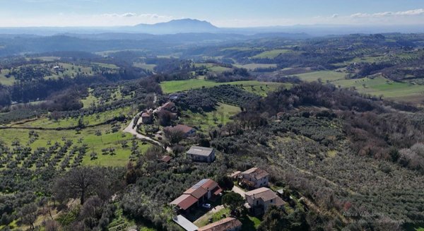 casale in vendita a Torri in Sabina