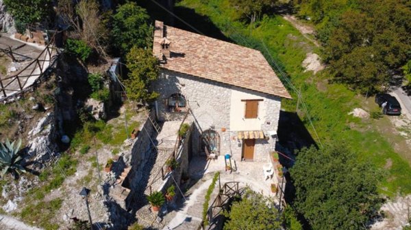 casa indipendente in vendita a Torri in Sabina