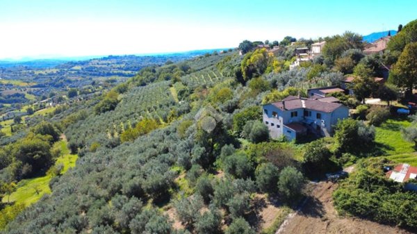 casa indipendente in vendita a Torri in Sabina