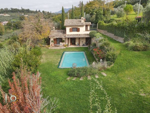 casa indipendente in vendita a Torri in Sabina