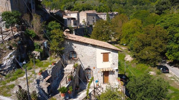 casa indipendente in vendita a Torri in Sabina