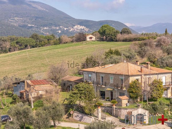 pentavano in vendita a Torri in Sabina