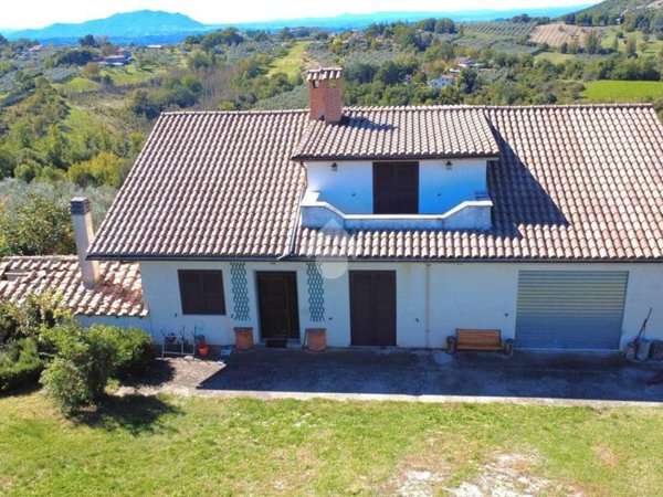 casa indipendente in vendita a Torri in Sabina