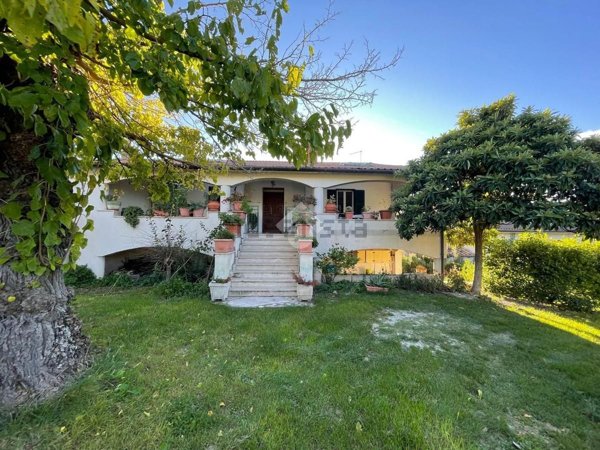 casa indipendente in vendita a Torri in Sabina