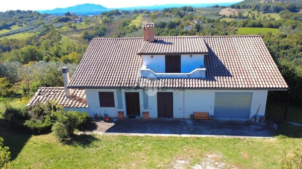 casa indipendente in vendita a Torri in Sabina